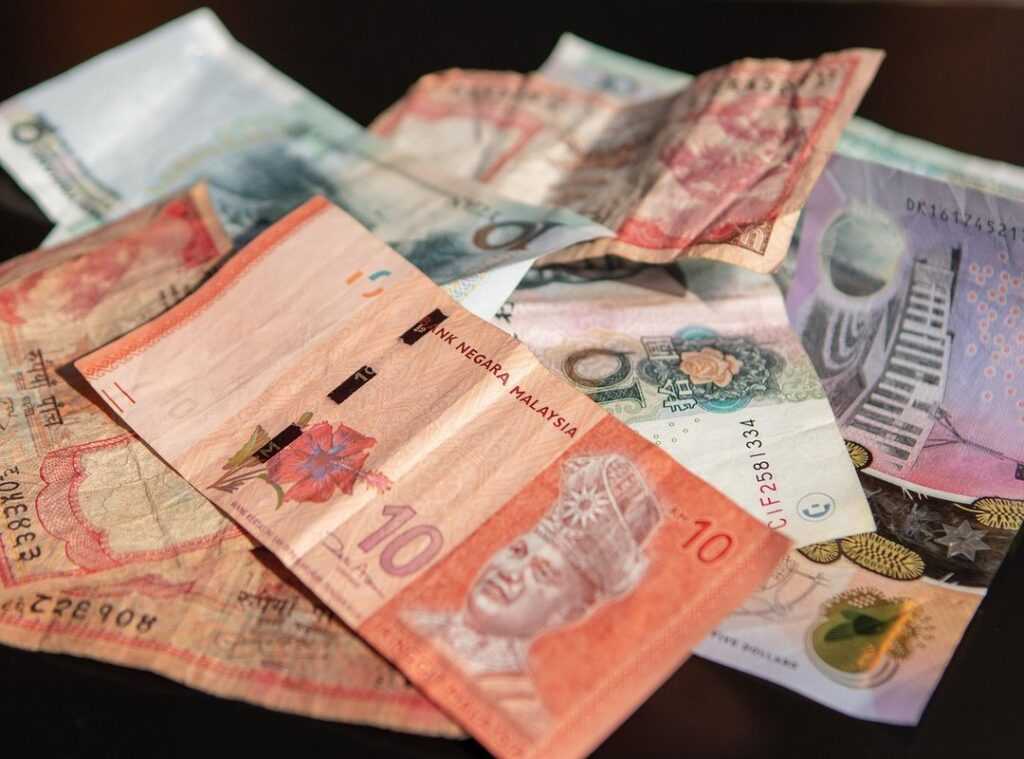 uang malaysia 1 ringgit berapa rupiah